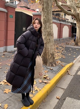 泡芙90白鸭绒冬季羽绒服女长款过膝时尚洋气宽松超轻黑色连帽外套