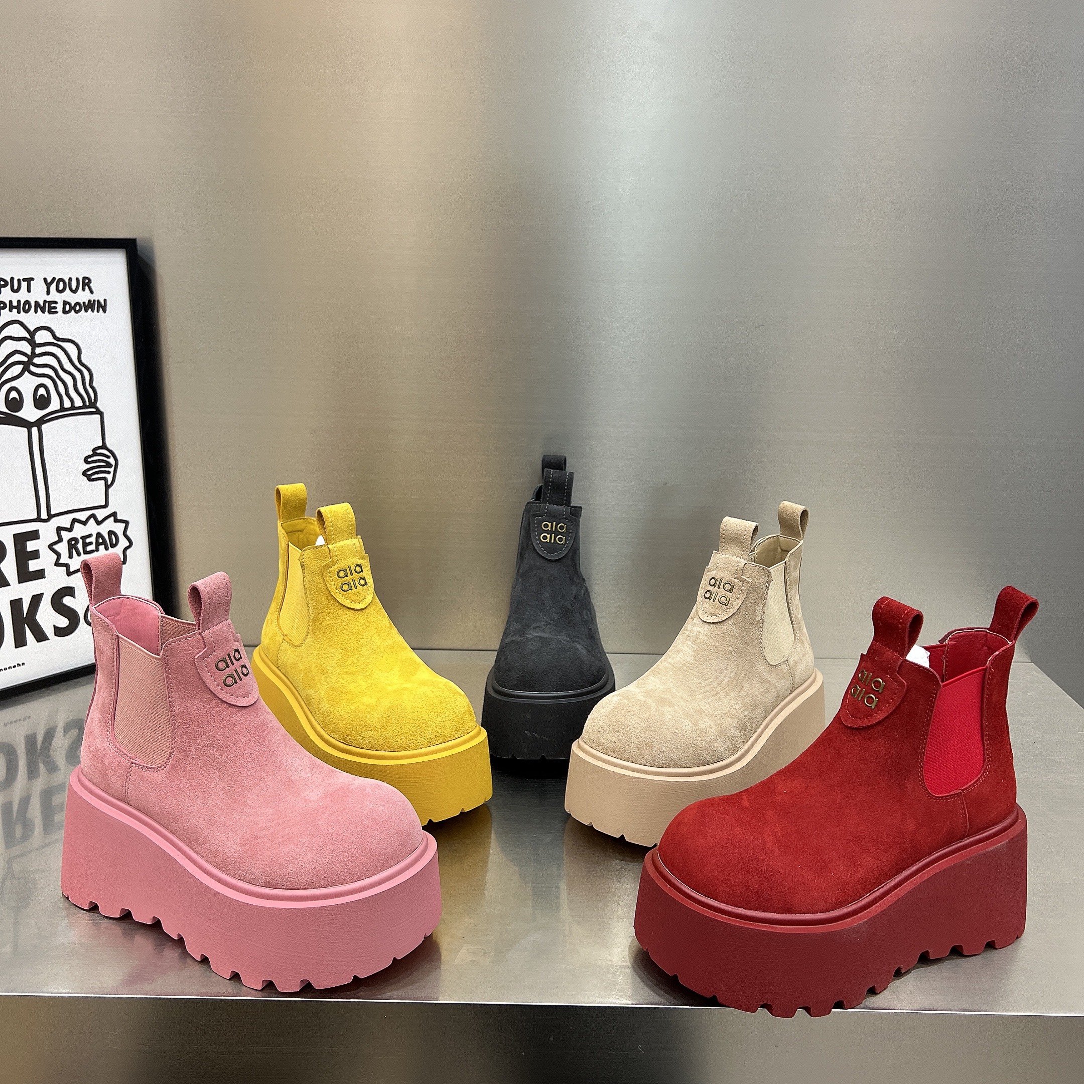 欧货磨砂皮厚底松糕马丁靴女2026新款圆头套筒短靴糖果色烟筒靴女