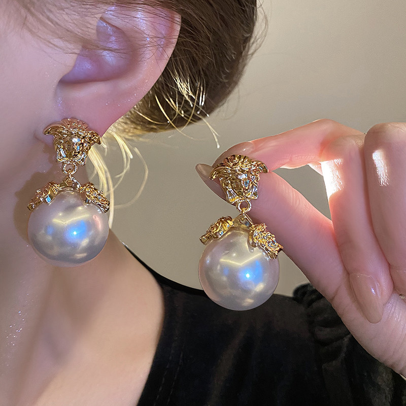 复古金色大珍珠吊坠耳钉轻奢高级感气质大气新款耳环夸张耳饰女,饰品/流行首饰/时尚饰品新,耳环,淘宝优惠券,粉丝福利购,淘宝优惠卷