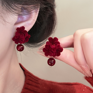 新中式红色花朵植绒耳环女高级感时尚百搭耳坠独特设计银针耳饰