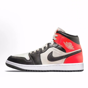 Jordan Air Jordan 1 Mid SE 中帮 篮球鞋 女款 黑白红