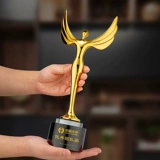 Crystal Trophy Metal Monthly Indianced Love Angel Ежегодную медаль конференции медаль творческий Оскар Маленький Золотой Творческий
