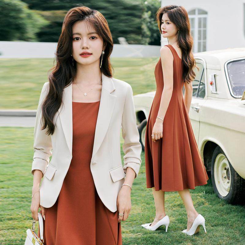 西装连衣裙套装两件套女2024新款春秋高级感无袖背心吊带裙打底裙