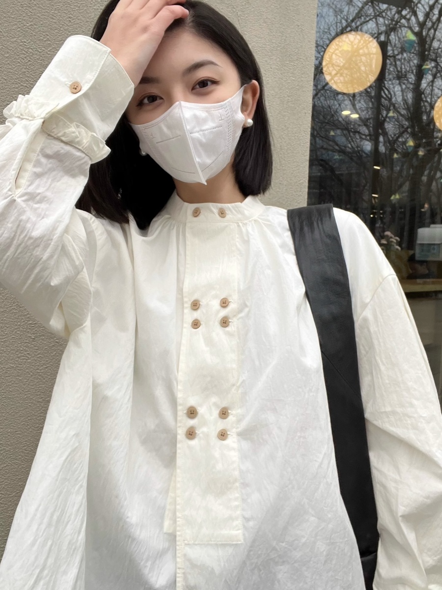 Spring advanced white design shirt, jacket, french style, high-quality style, trend of season, long sleeve Spring advanced white design shirt, jacket, french style, high-quality style, trend of season, long sleeve