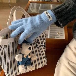 新款毛绒可爱针织手套女秋冬纯色贴布骑行保暖防寒分指五指时尚