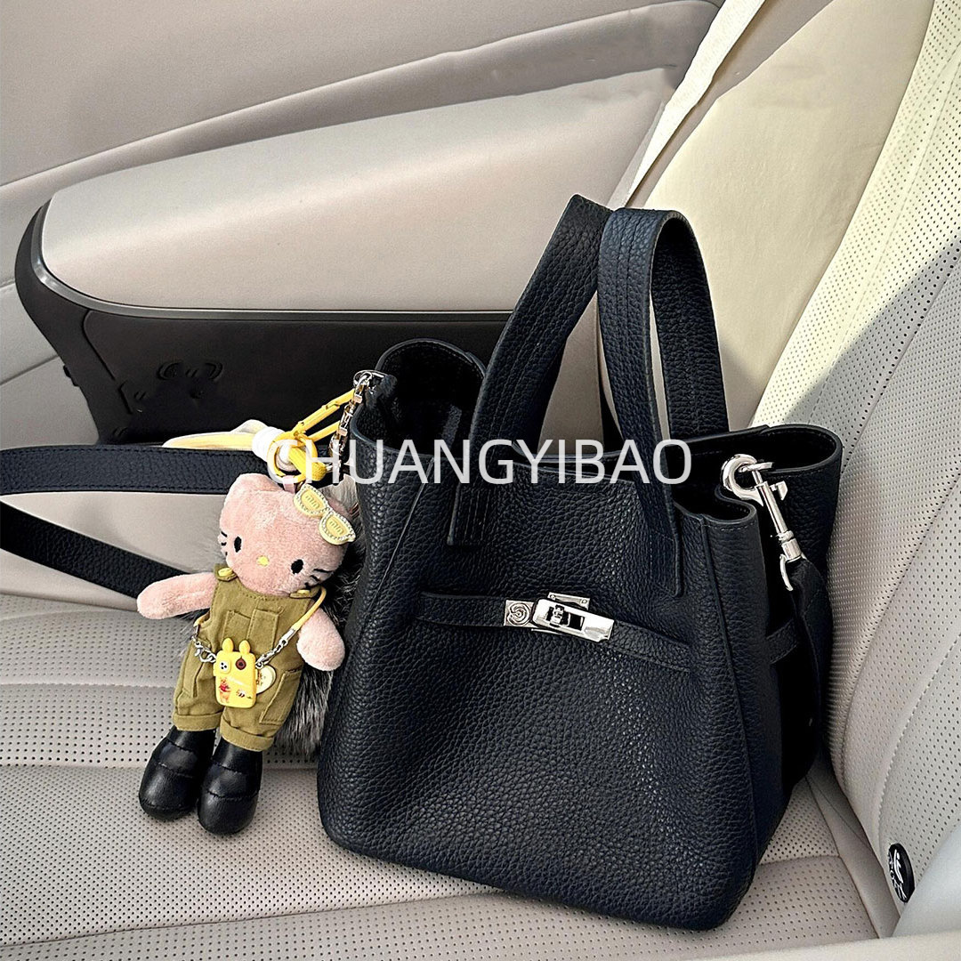 百搭轻奢小众高级感斜挎水桶包