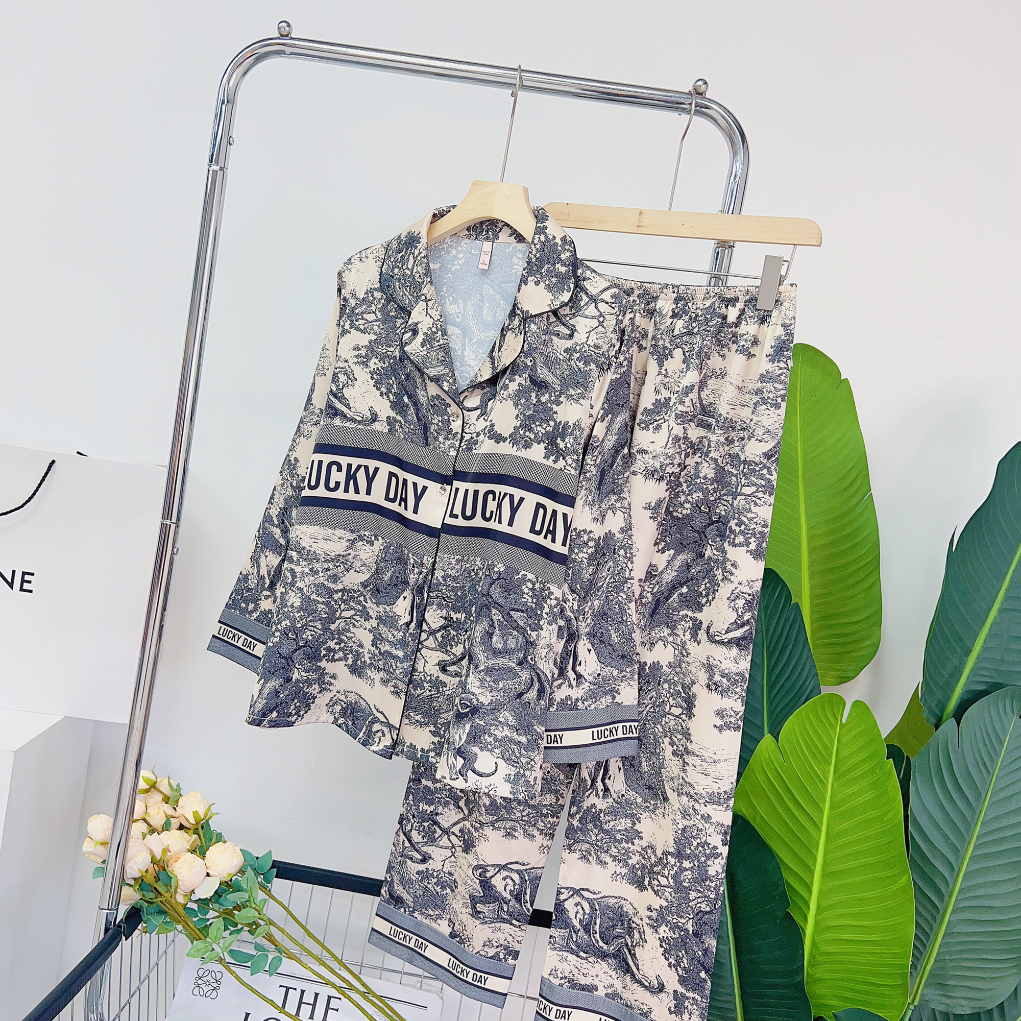 高端丝绸睡衣女春秋季轻奢印花水墨画豹子长袖家居服网红抖音同款