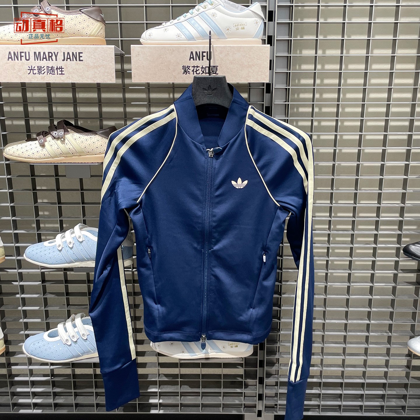 阿迪达斯三叶草女2026秋新款训练系列运动健身修身短款外套KU3687