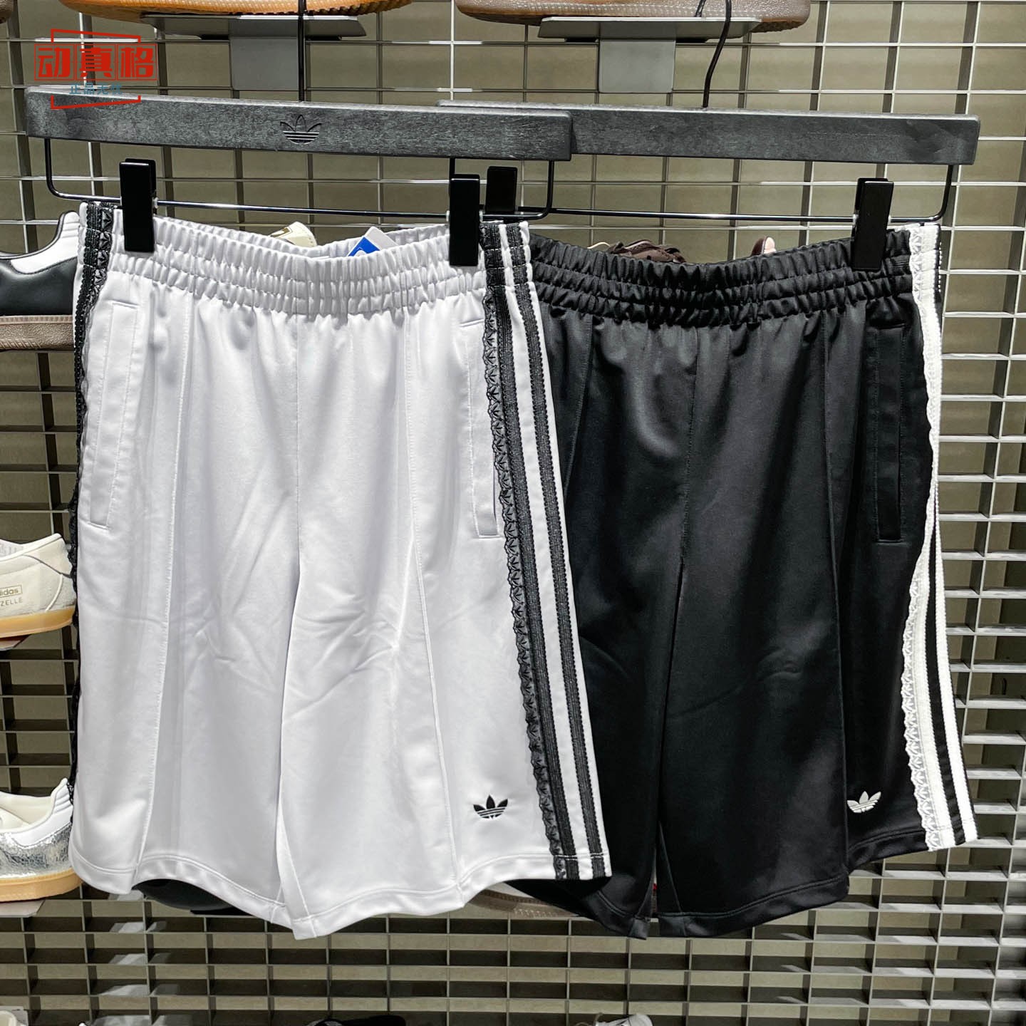 adidas三叶草女子蕾丝边速干短裤