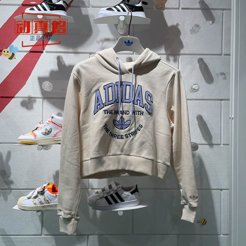 阿迪达斯三叶草女子春新款短款印花运动连帽宽松卫衣套头衫IR6035