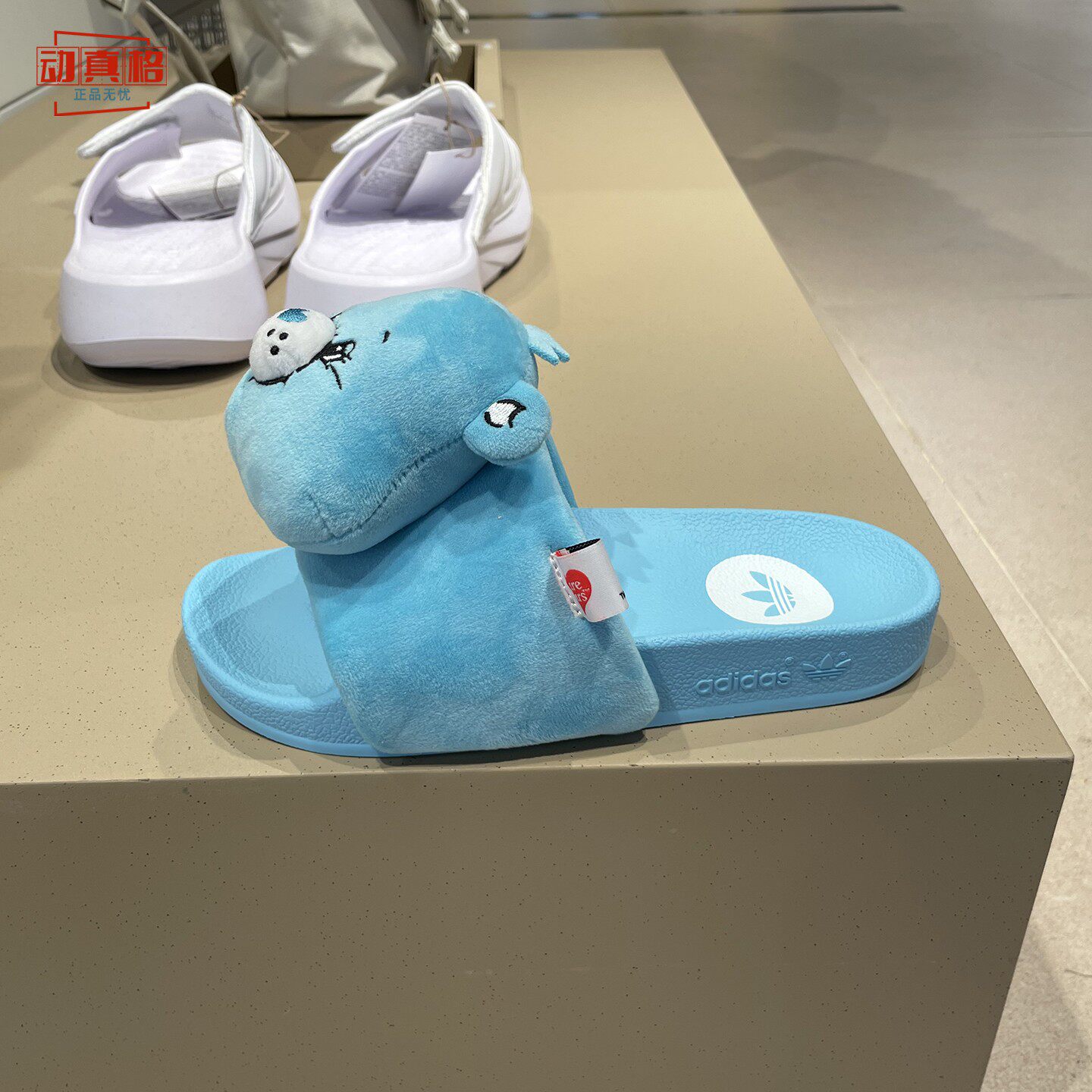 adidas阿迪达斯三叶草女2026夏季可爱卡通休闲居家一字拖鞋KH9955
