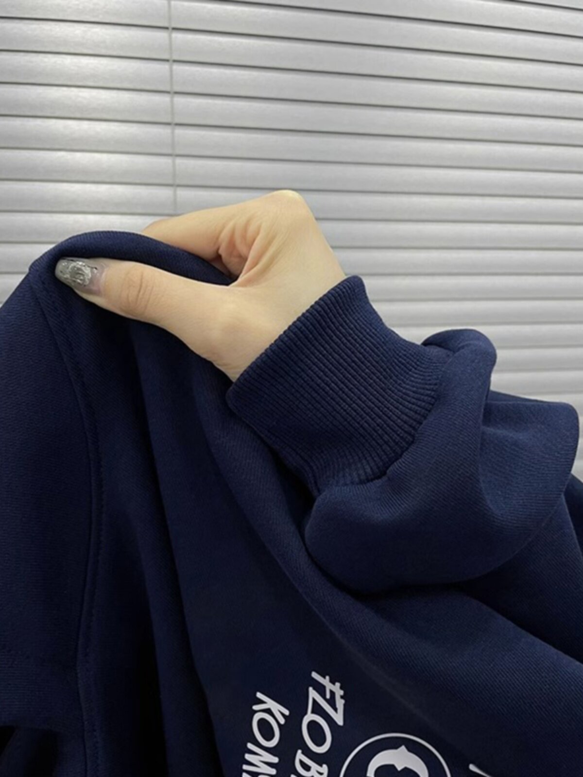 브랜드 대외 무역 카운터 철수 가을 겨울 남성과 여성을 위한 트렌디한 브랜드 후드 얇은 스웨트 셔츠 다재다능한 루즈한 실버 폭스 벨벳 재킷