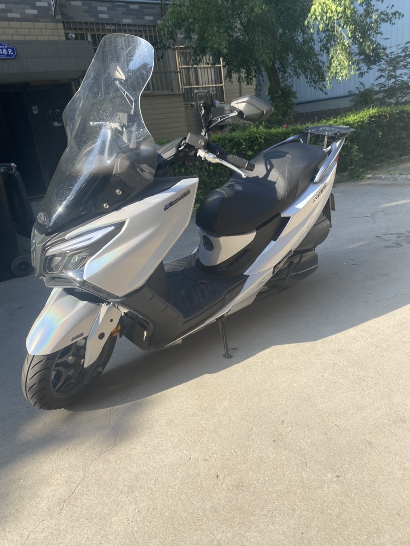 镭射个性车身彩虹pvc改色膜