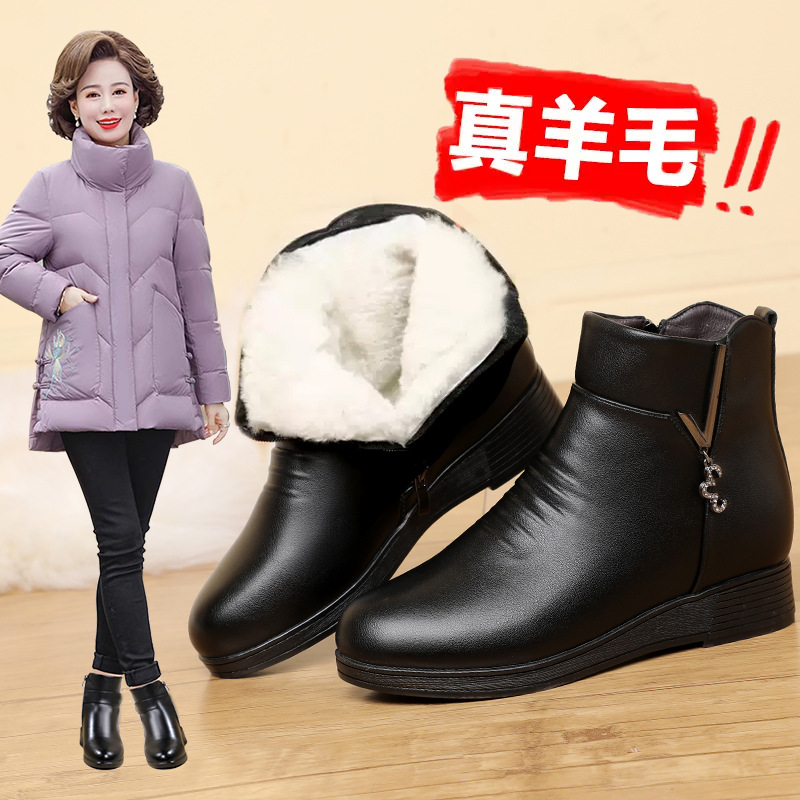 妈妈鞋棉鞋冬季加绒短靴中年女鞋保暖中老年防滑奶奶皮鞋老人秋冬