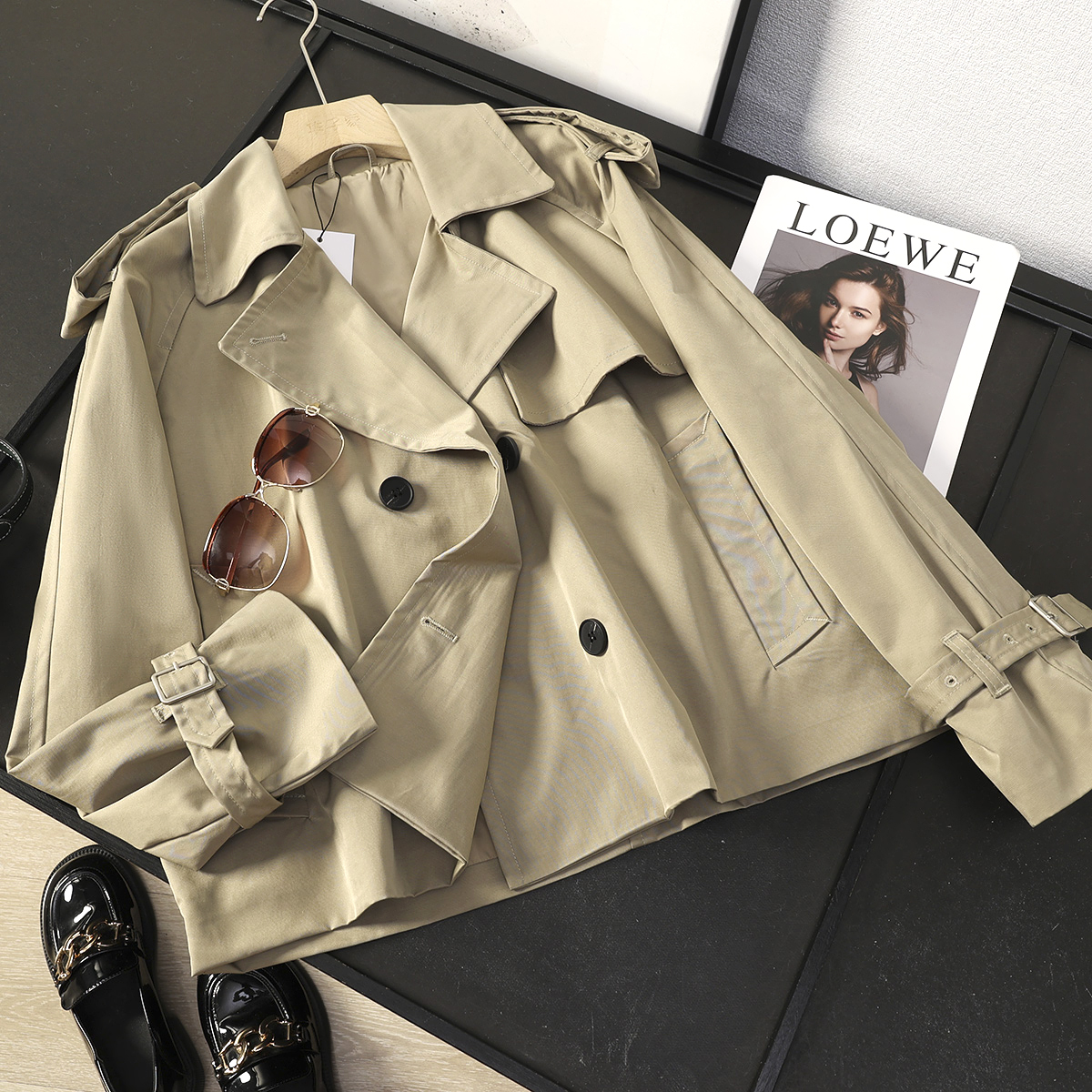 卡其色双排扣休闲短款风衣外套女