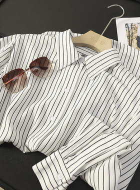 华子家 高级感条纹长袖衬衫女2025秋季新款通勤休闲翻领上衣44266