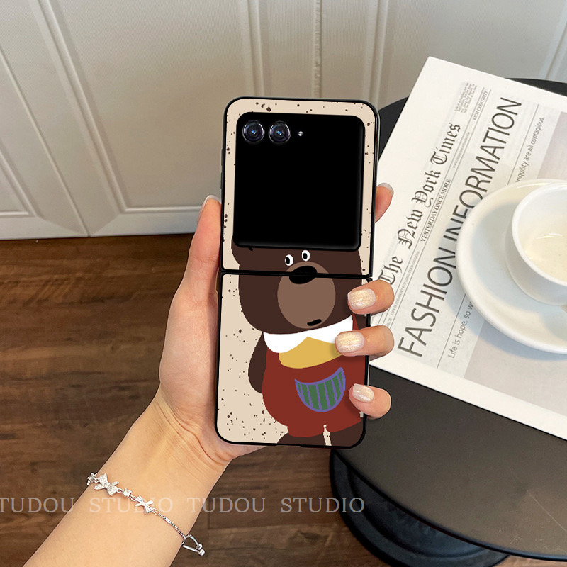 适用于摩托罗拉razr50ultra手机壳ins可爱卡通咖啡小熊皮质RAZR50折叠屏保护套棕色手提挂绳新款潮
