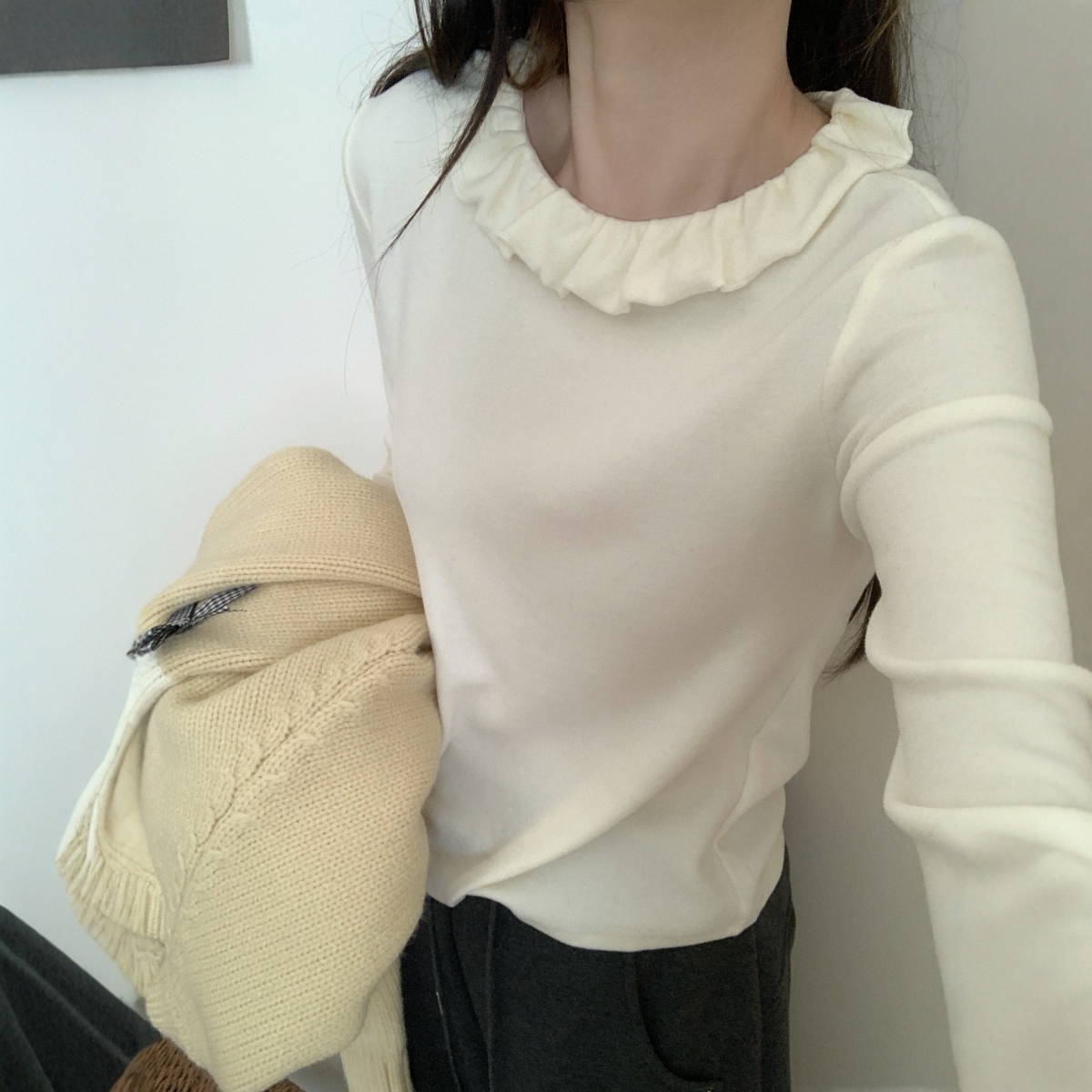 此外圆领木耳边领气质打底衫