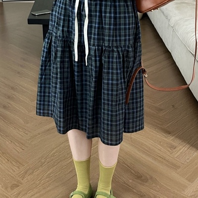 此外复古松紧腰格子中裙女