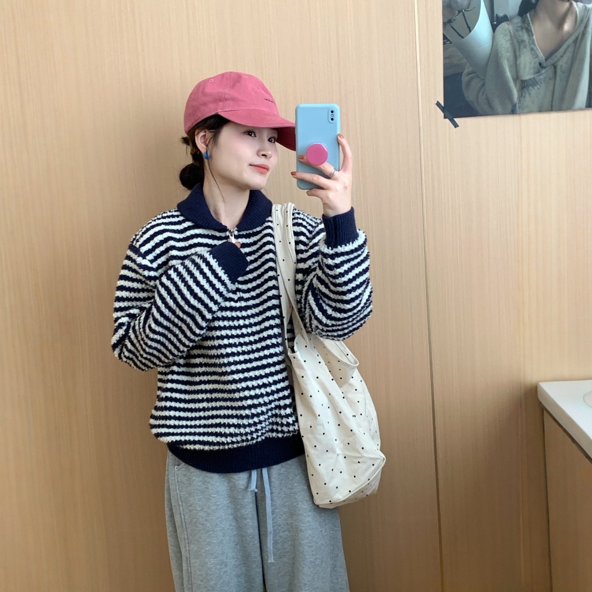 此外小翻领半拉链条纹针织衫女