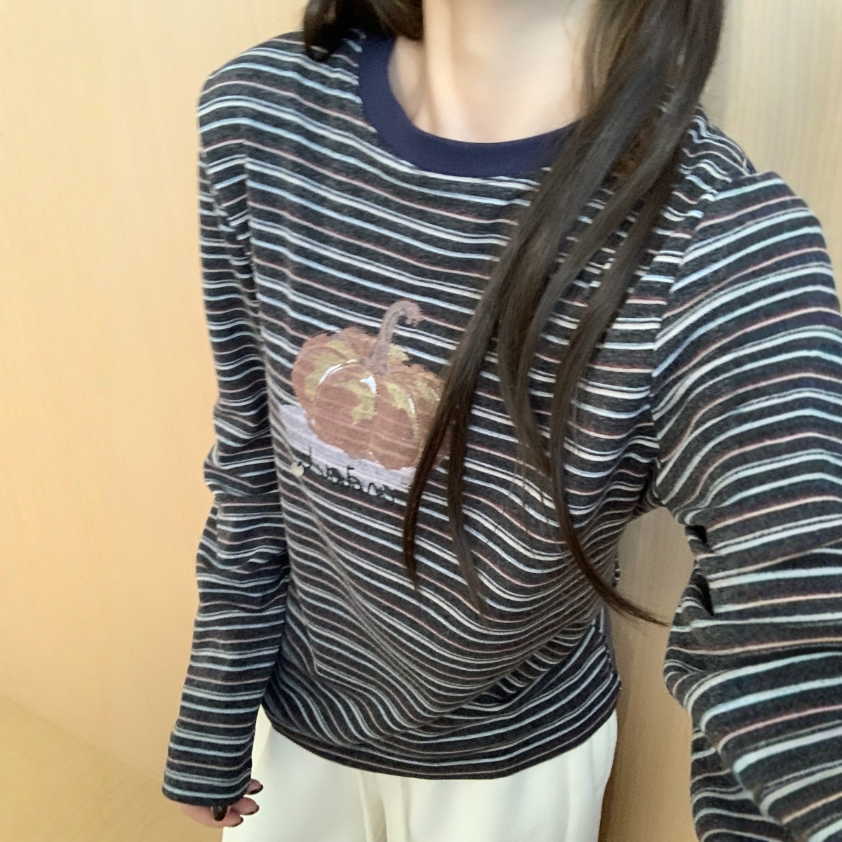 此外圆领彩色条纹T恤女