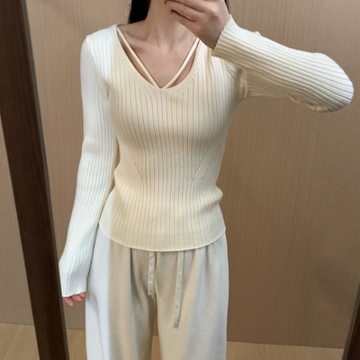 此外 细绳V领设计感针织衫女2025冬季新款修身打底衫内搭薄毛衣