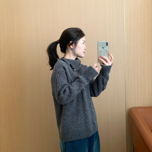 此外翻领侧扣设计感套头毛衣女