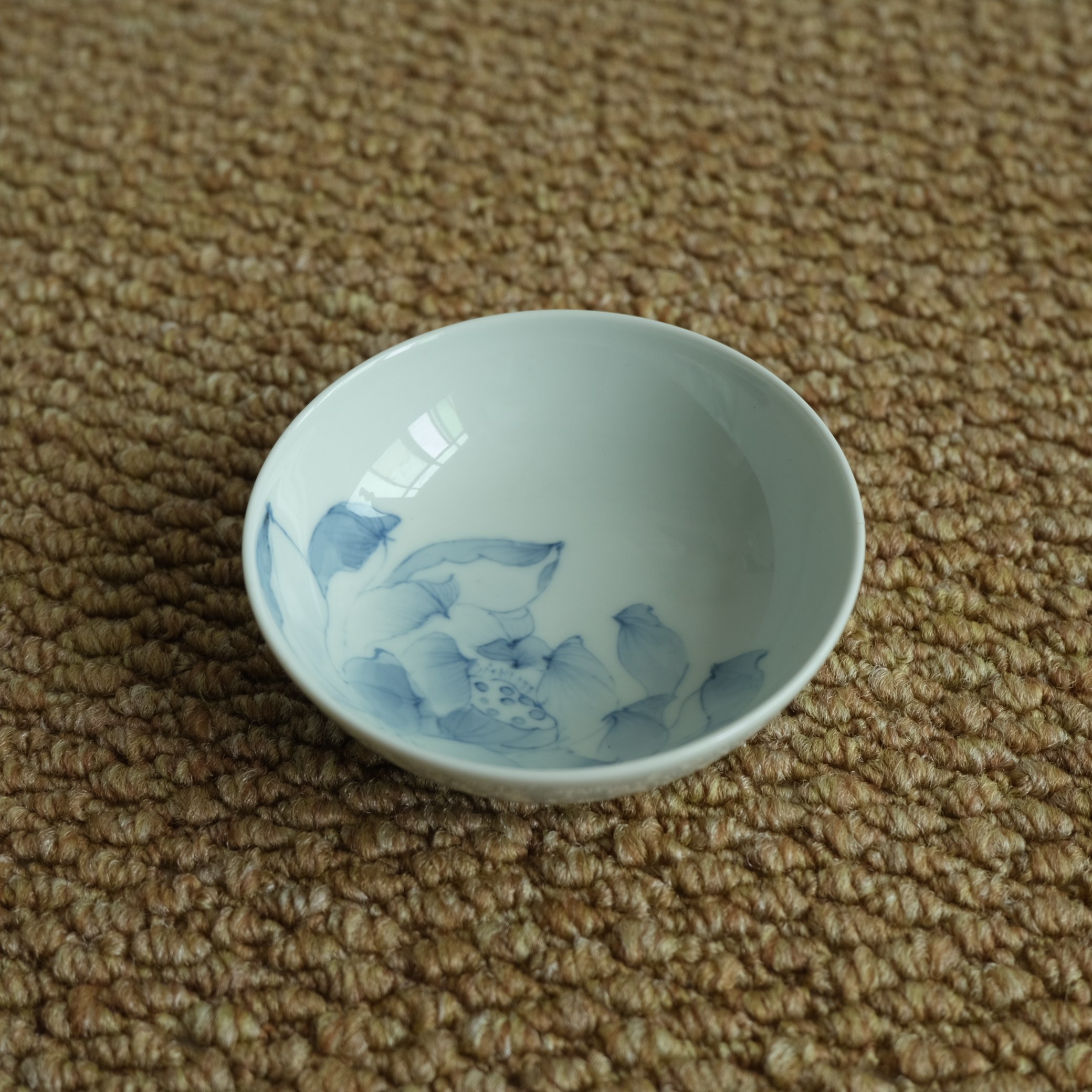 小青茶事 景德镇荷花普洱杯 青花淡描手工手绘 80cc复古文人雅器