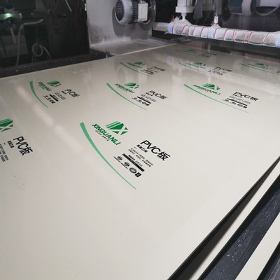 定制防火阻燃灰白色PVC板高强度工程铺地塑料板材防水货架PVC硬塑