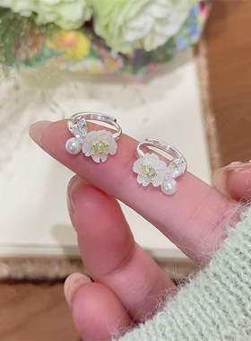 白山茶花珍珠耳扣锆石叶瓣