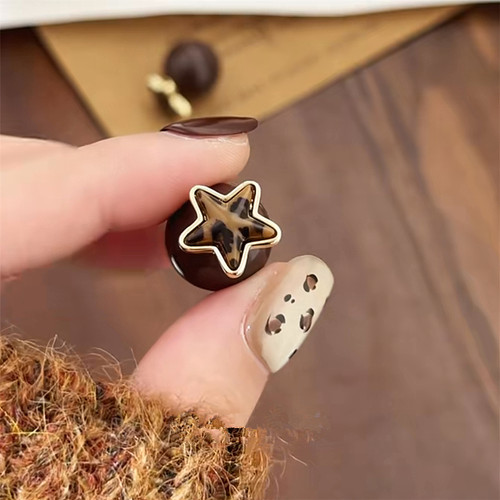 925银针复古琥珀流光色豹纹五角星珠珠耳钉一款多戴设计时尚小巧