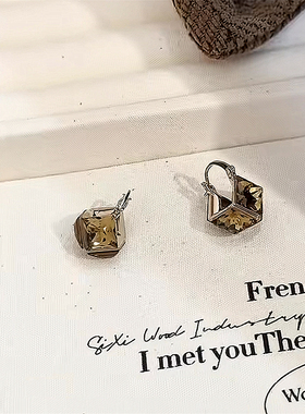 几何暖棕切面锆石耳扣
