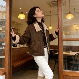 冬季2025新款今年流行的小香风皮毛一体加绒短款外套女秋冬款