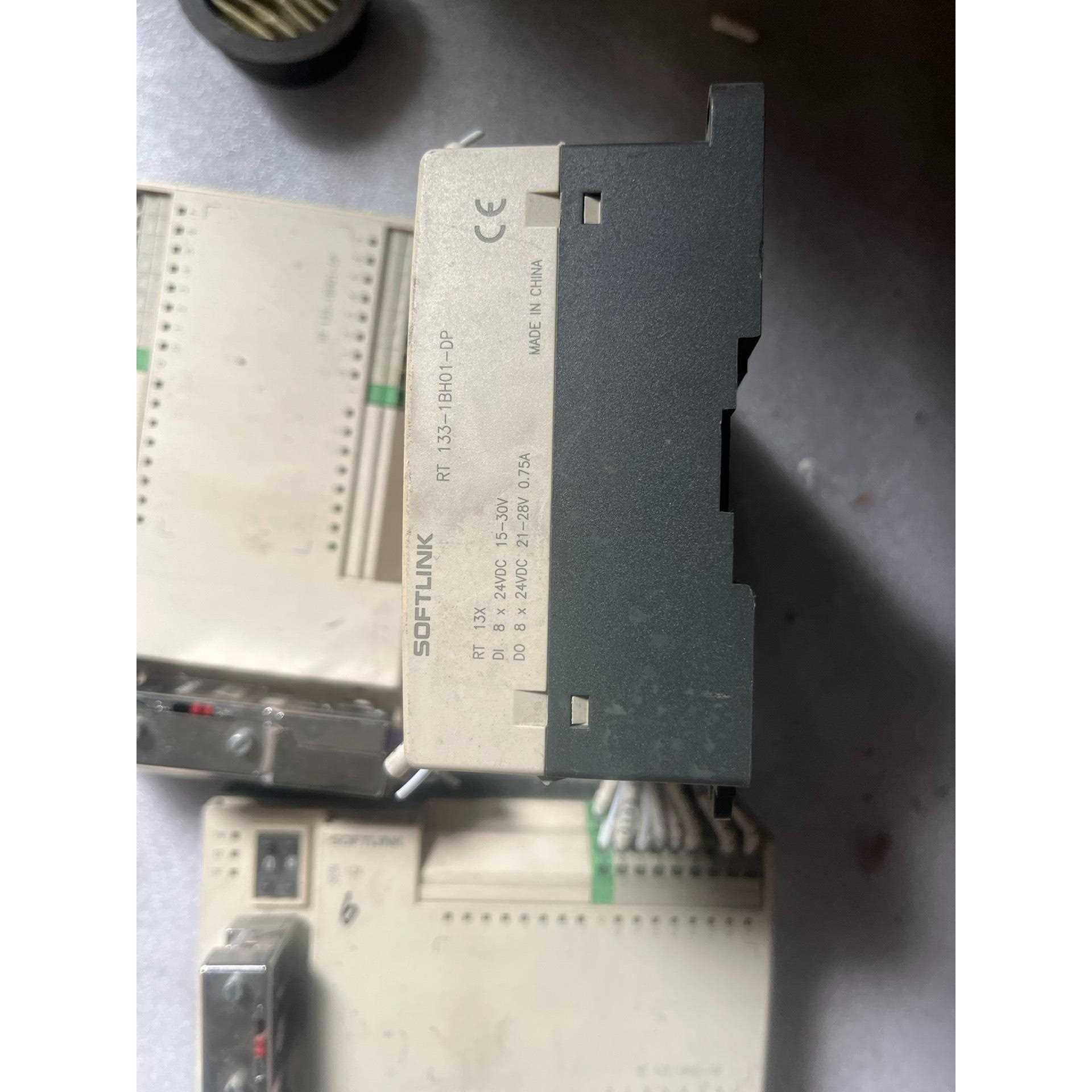 标价是空箱-SOFTLINK 智能控制器 RT133-1BL01-DP，议价