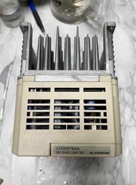 标价是空箱-VZAB0P7BAA 安川220V1.1KW变频器 成色漂亮议价