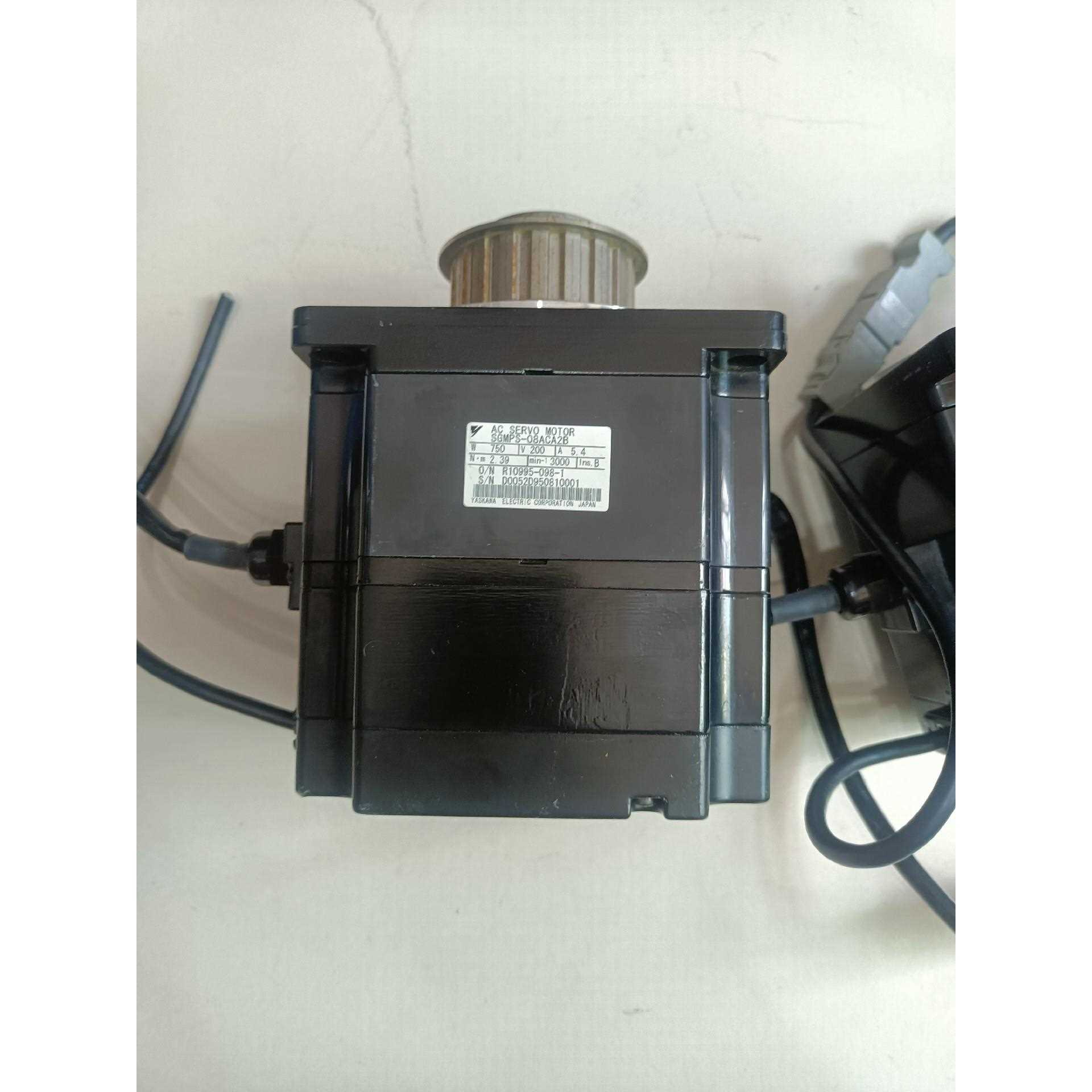 标价是空箱-拆机安川伺服电机SGMPS-08ACA2B议价