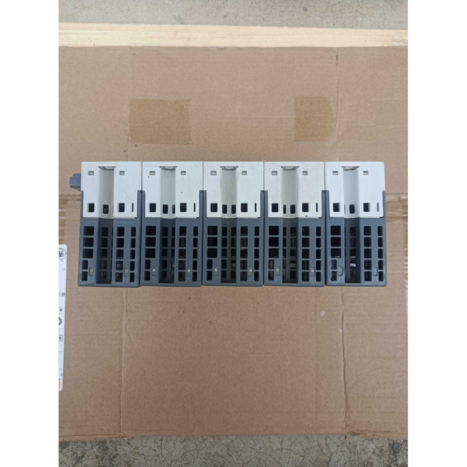 标价是空箱- AX561（B7一个） AX561 (B8四个议价