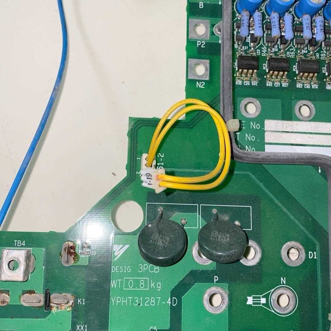 标价是空箱-安川F7 驱动板YPHT31287-4D 不包功能 配件价议价