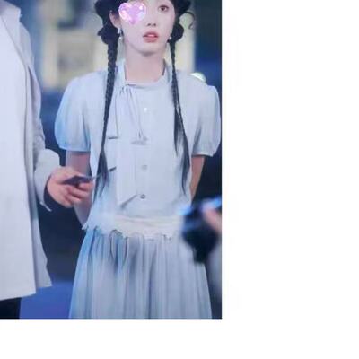 短剧穿成炮灰女配我成了公婆心尖宠墨凝宋金金同款裙子蓝色衬衫