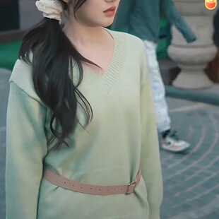 令颜同款 毛衣配腰带白色半身裙长裙 绿色V领针织衫