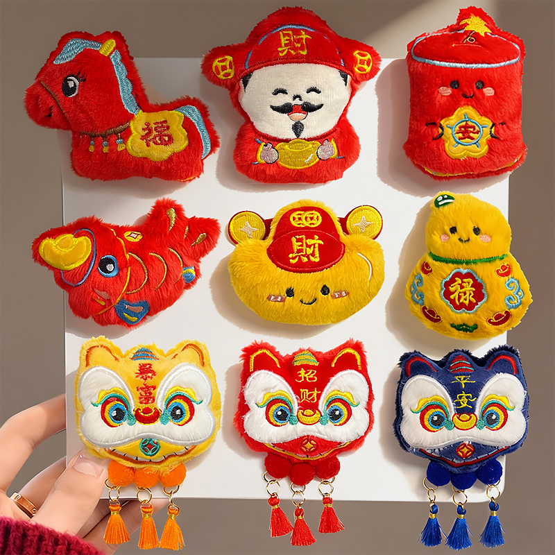 可爱马年毛绒玩偶胸针配饰新年礼物喜庆本命年儿童衣服别针装饰品