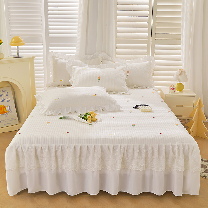 2024新款全棉夹棉床裙纯色小清新刺绣款蕾丝花边加厚防滑白色床罩