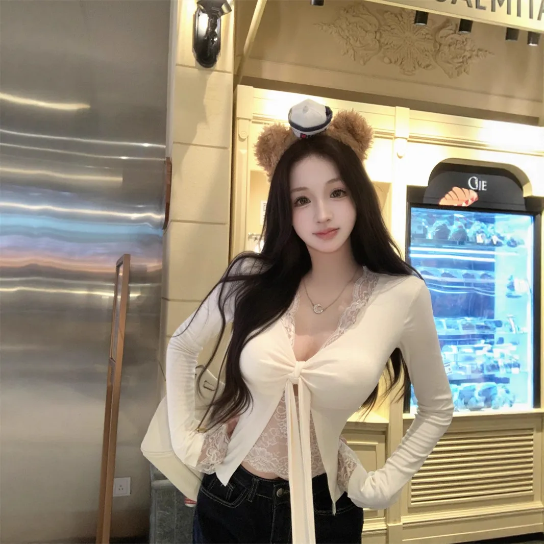 2toyoung粉雾黛丽 蕾丝拼接长袖t恤女早秋修身显瘦内搭打底上衣