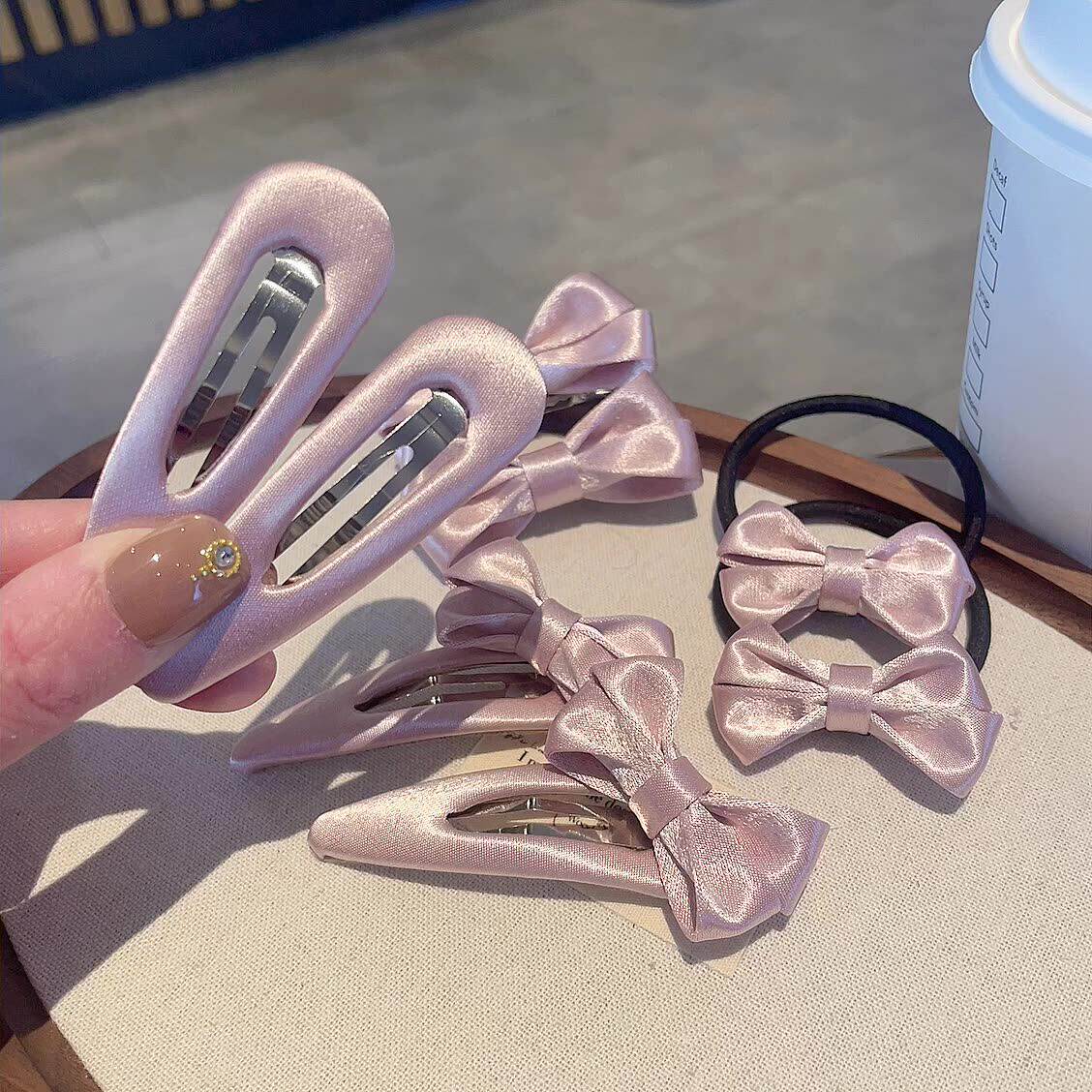 甜美小女孩粉色蝴蝶结发夹