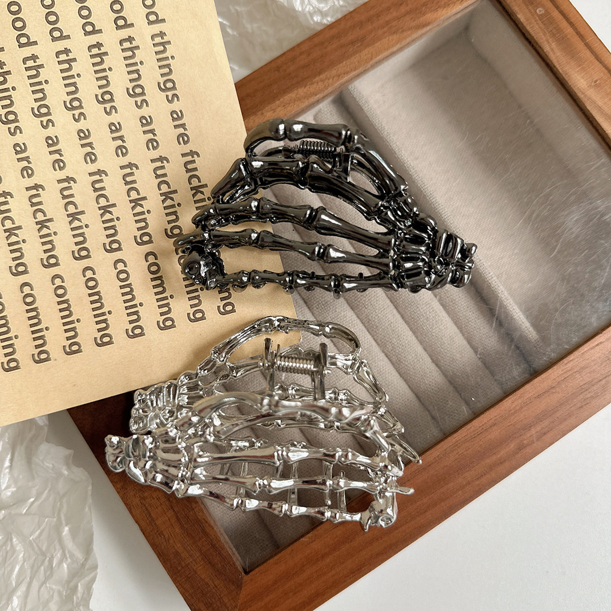 暗黑系骷髅爪金属发夹女秋小众设计后脑勺盘发抓夹高级感鲨鱼夹