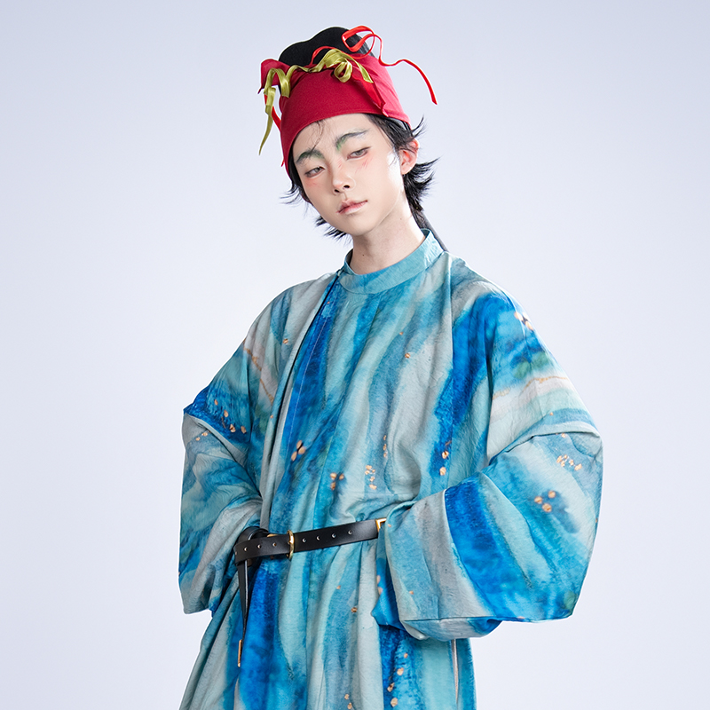 惜物国风 唐制圆领袍焕蓝色印花大放量开叉缺胯圆领袍男女同款