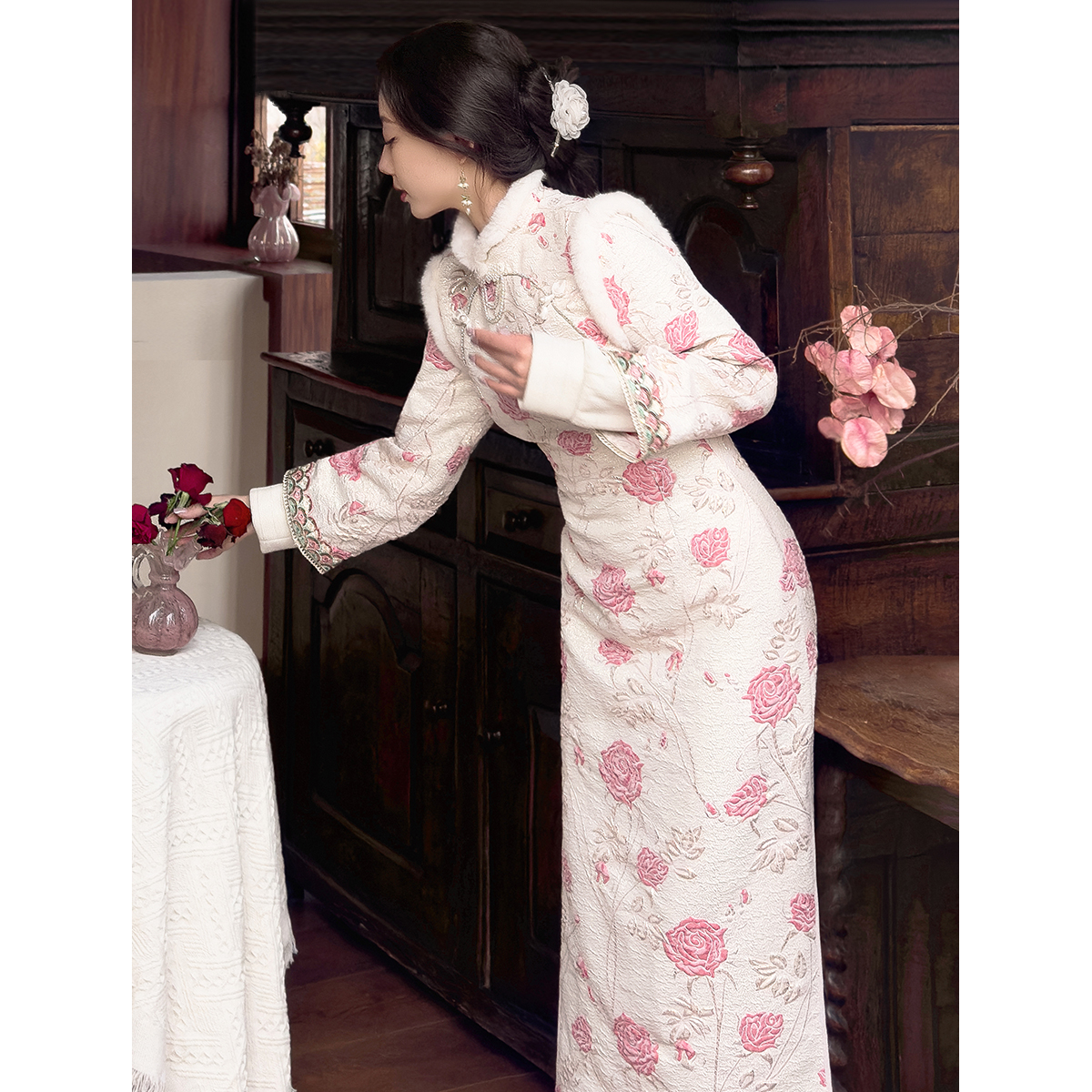 何衣见友《玫瑰千金》秋冬加厚新中式少女改良旗袍新年提花连衣裙