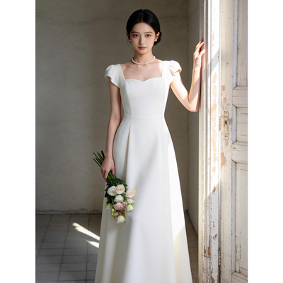 法式飞袖赫本风简约气质小白裙