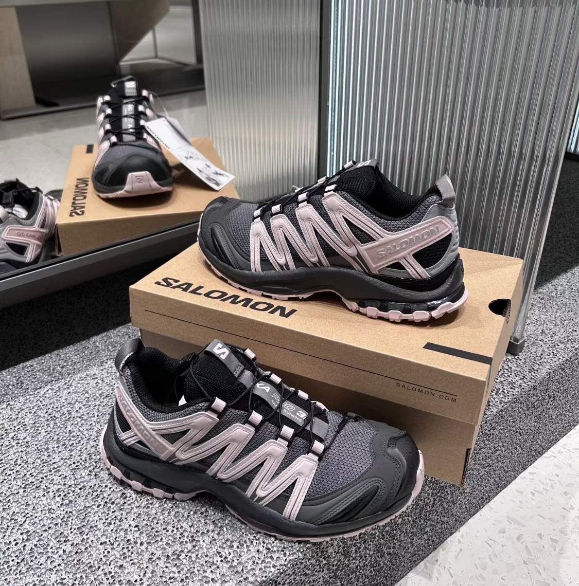 SALOMON萨洛蒙 XA PRO 3D 舒适柔软 低帮跑步鞋黑粉色女款 491841