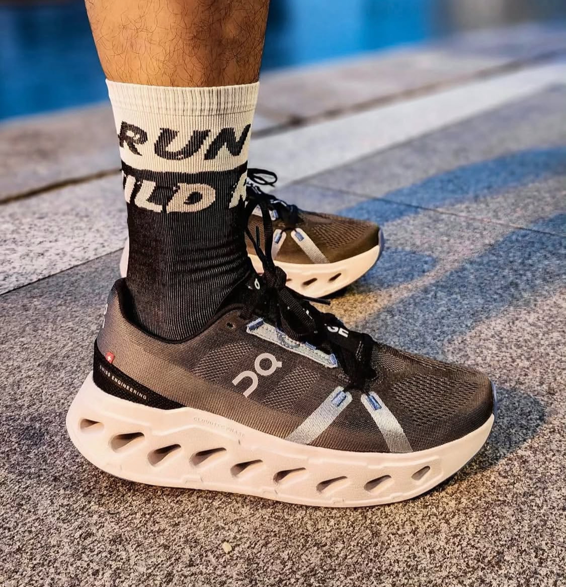 On昂跑 Cloudeclipse 黑灰色舒适缓冲减震耐磨低帮长跑跑步鞋 男